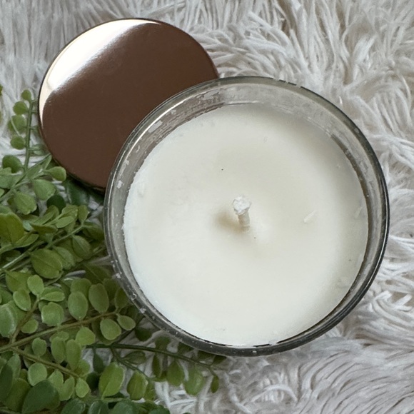 White Barn Tree Farm Candle 💗 Green & White - Picture 4 of 8